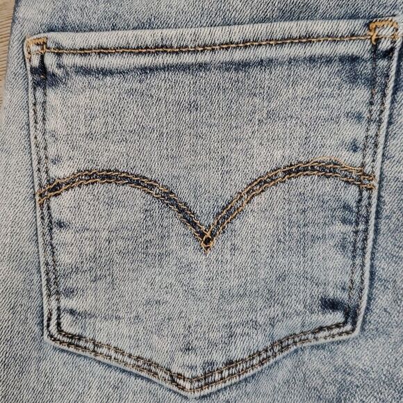 Levi's Women's Sz 26 Light Wash 721 High Rise Skinny Jeans Dark Side Seam Stripe - Picture 7 of 11